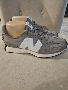 New Balance Men’s Gray and White Retro-Inspired Runner